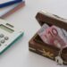 2025 pode ser o ano da sua virada financeira. Com organização e foco, é possível sair das dívidas e recuperar a tranquilidade.